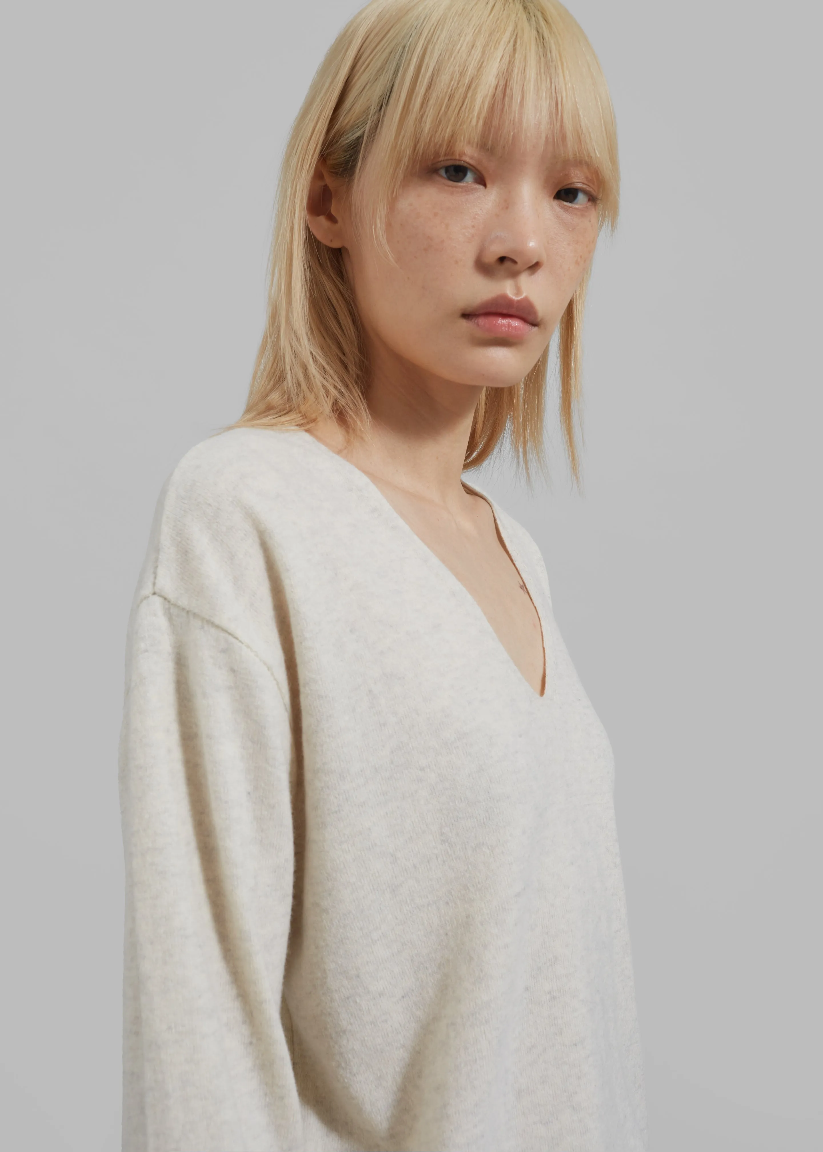 Ames V Neck Sweater - Oat Melange